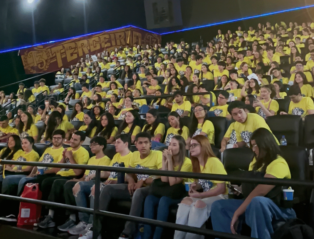 Colégio 7 de Setembro promove aulões do Enem em sala de cinema para reforçar preparação dos estudantes
