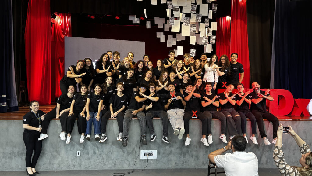 TEDx Colégio 7 de Setembro Youth reúne alunos e convidados em noite de reflexões sobre coletividade e futuro