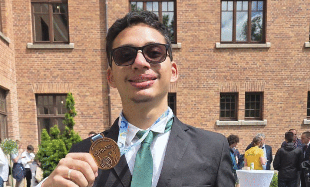 Aluno do Colégio 7 de Setembro conquista resultado histórico na Olimpíada Europeia de Física