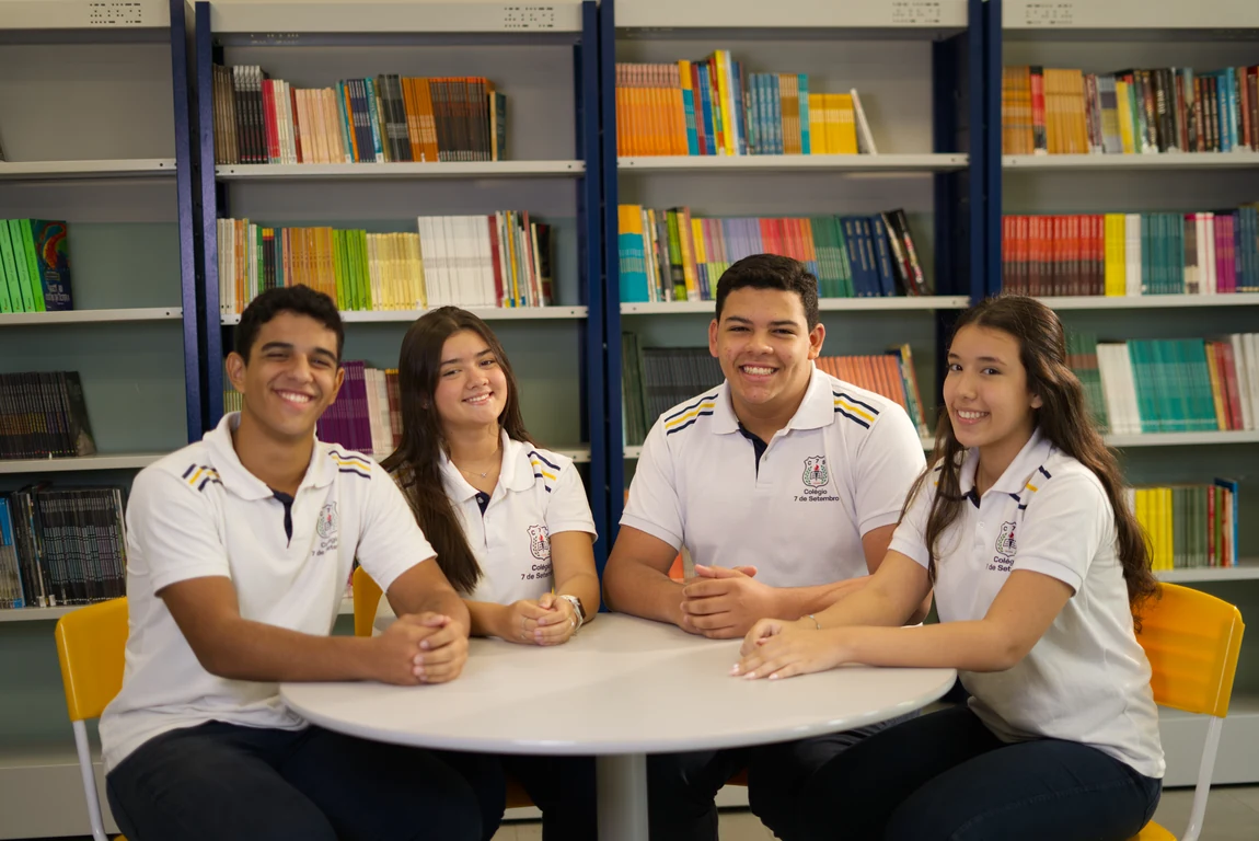 Alunos do Ensino Médio do C7S em sala de estudo